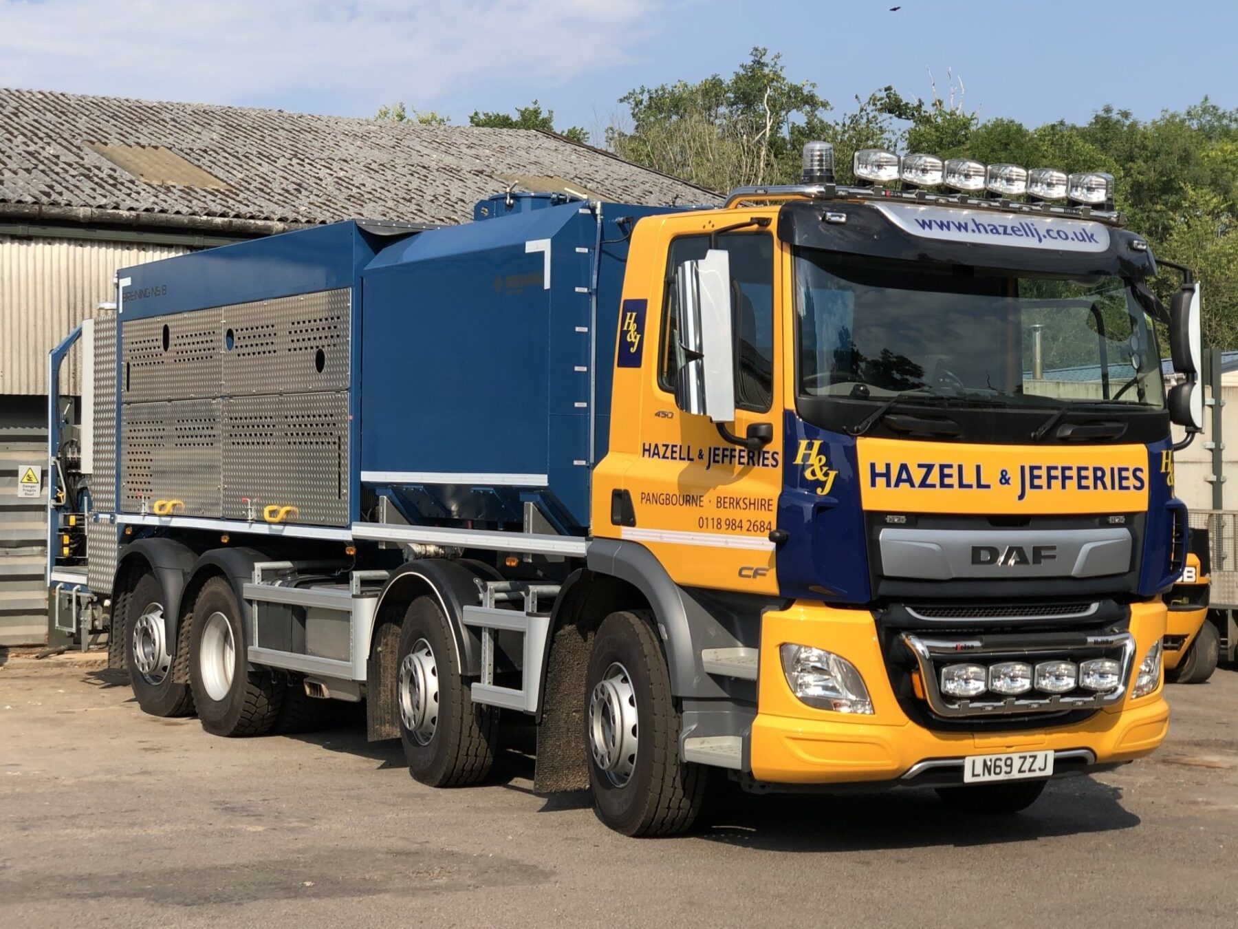 Skip & RollOn RollOff Bin Hire Hazell & Jefferies Ltd. Oxfordshire